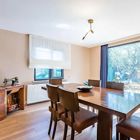 Peaceful Detached House With Garden In Besiktas Сasa de vacaciones
