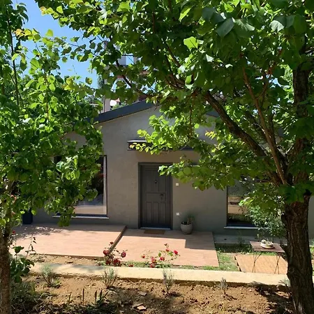Сasa de vacaciones Peaceful Detached House With Garden In Besiktas