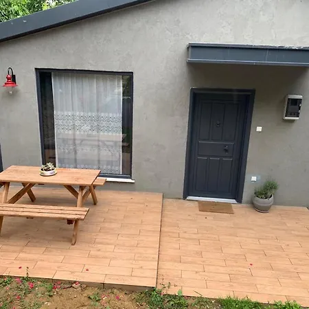 Peaceful Detached House With Garden In Besiktas Сasa de vacaciones